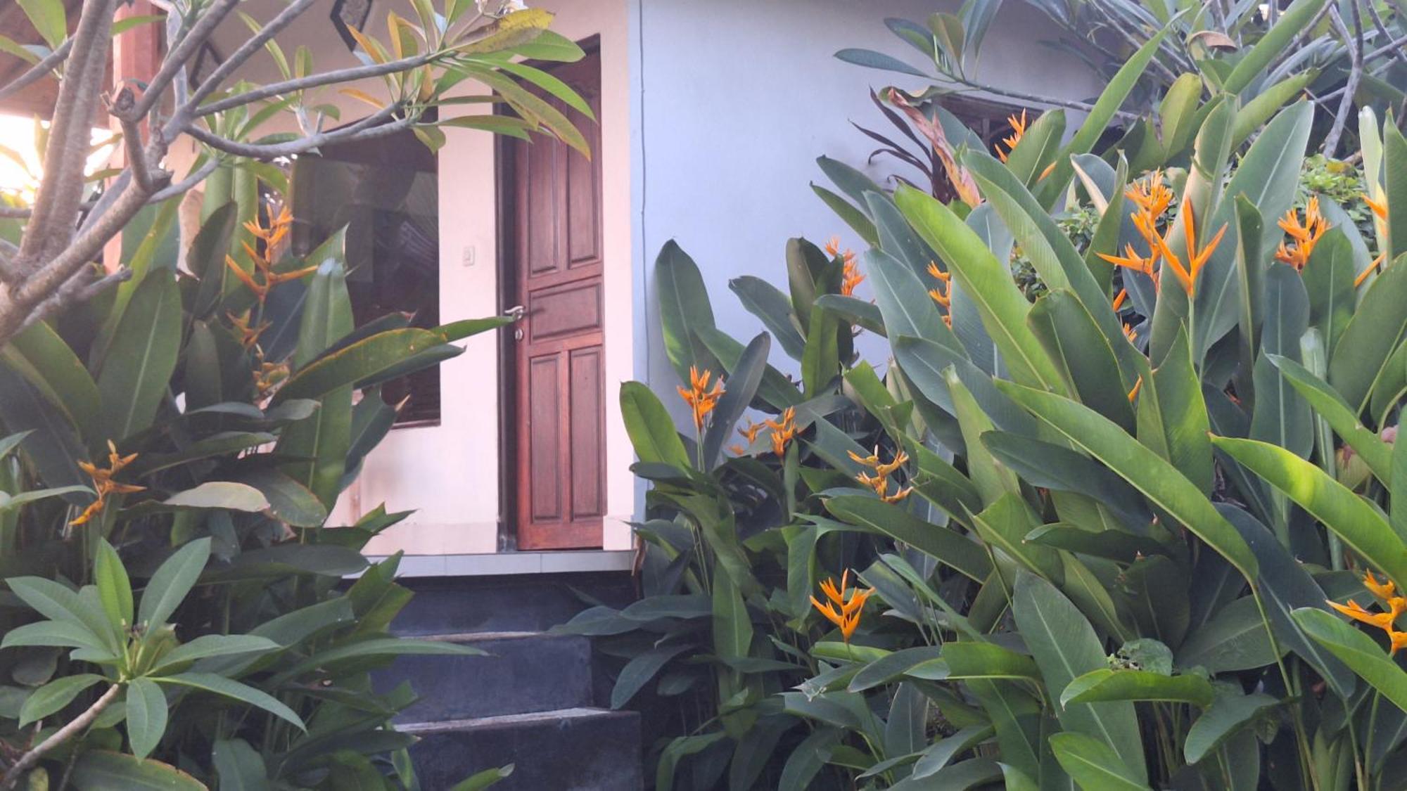 Frangipani Inn & Restaurant Seraya Exterior foto