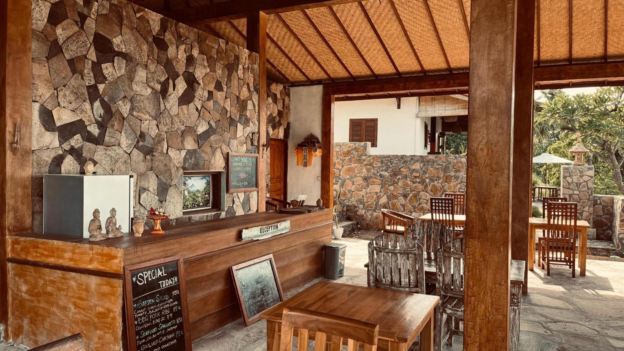 Frangipani Inn & Restaurant Seraya Exterior foto