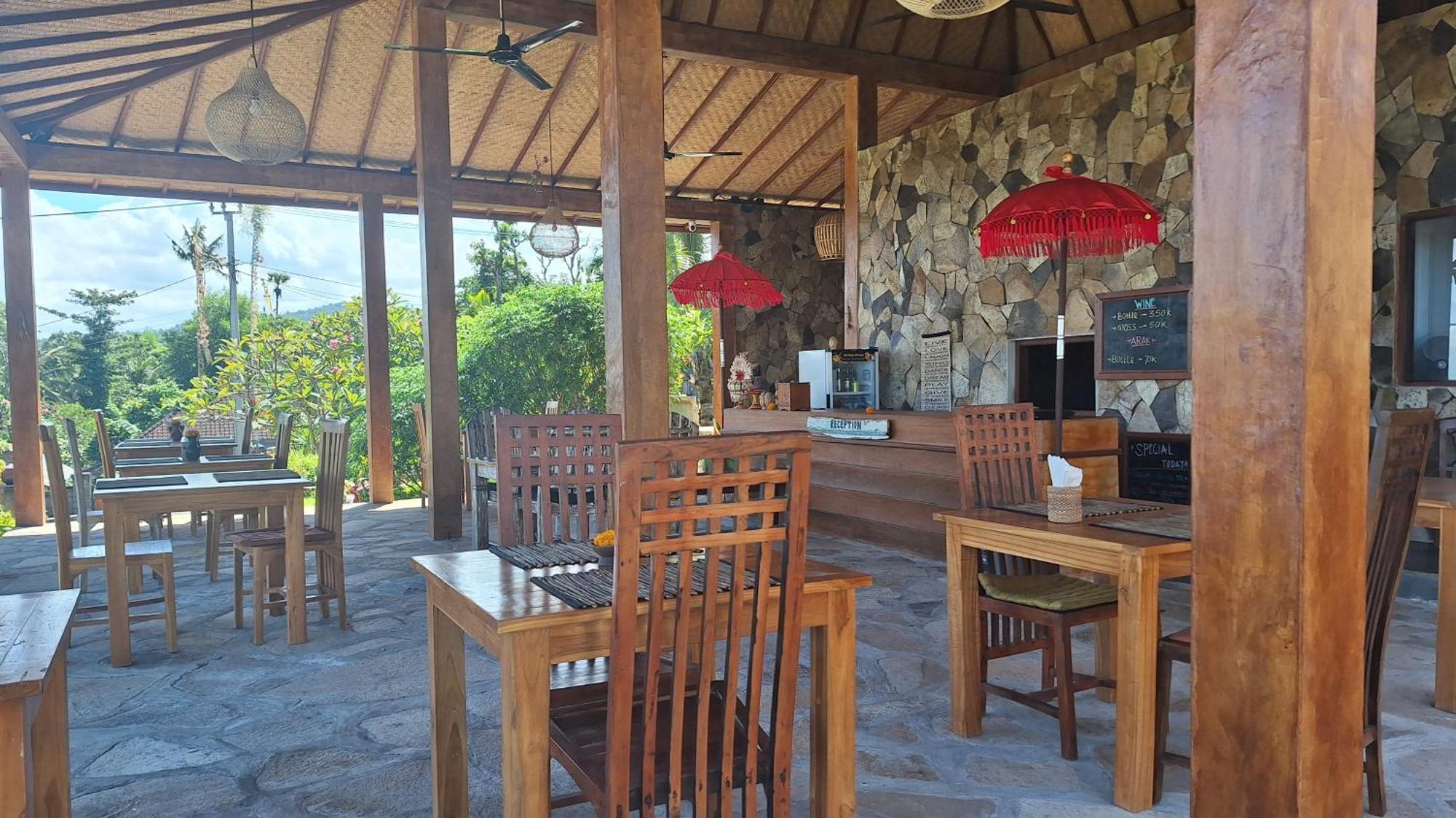Frangipani Inn & Restaurant Seraya Exterior foto